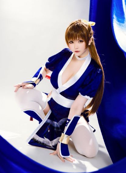 我妈偷听我的心声带着三娃改嫁_JVID性感写真